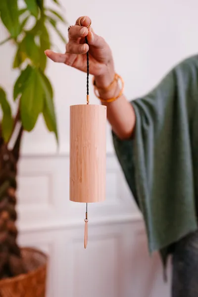 Carillon en bambou utilisé pour la détente pendant une séance de naturopathie